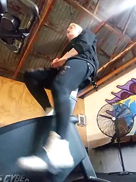 Snapshot of PinkTheHawk chatting on November 23, 2025, 9:47 pm PinkTheHawk online show from November 23, 2025, 9:47 pm