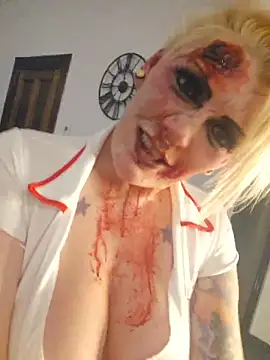 Snapshot of PinkTheHawk chatting on October 31, 2025, 8:22 am PinkTheHawk online show from October 31, 2025, 8:22 am