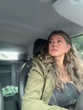 Snapshot of emma_tour chatting on November 20, 2025, 4:07 pm emma tour online show from November 20, 2025, 4:07 pm