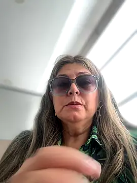 Snapshot of emma_tour chatting on October 28, 2025, 4:06 pm emma tour online show from October 28, 2025, 4:06 pm