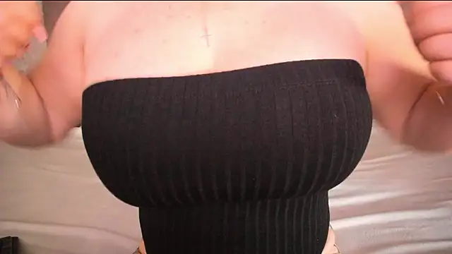 Snapshot of boobies4fun chatting on March 4, 2026, 9:06 am boobies4fun online show from March 4, 2026, 9:06 am