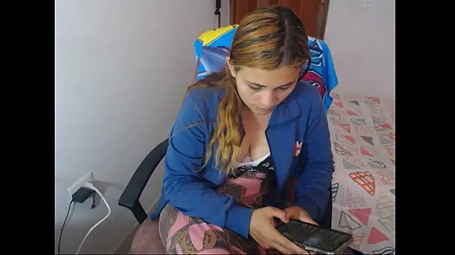 Snapshot of Mia_davis01 chatting on February 3, 2025, 2:34 pm Mia davis01 online show from February 3, 2025, 2:34 pm