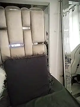 chelaqueen  online show from April 2, 2026, 7:20 pm