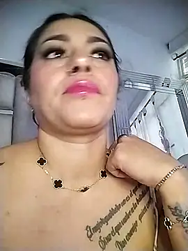 chelaqueen  online show from November 5, 2025, 8:56 pm