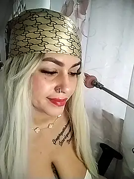 chelaqueen  online show from February 27, 2026, 8:41 pm