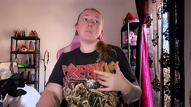 kisicaxx online show from February 25, 2026, 2:17 pm