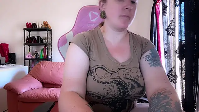 kisicaxx online show from September 21, 2025, 11:26 am