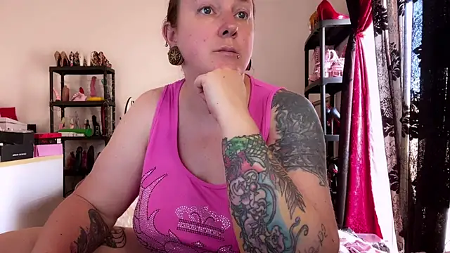 Snapshot of kisicaxx chatting on May 13, 2026, 1:29 pm kisicaxx online show from May 13, 2026, 1:29 pm