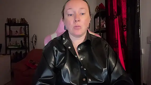 Snapshot of kisicaxx chatting on July 17, 2026, 3:31 pm kisicaxx online show from July 17, 2026, 3:31 pm