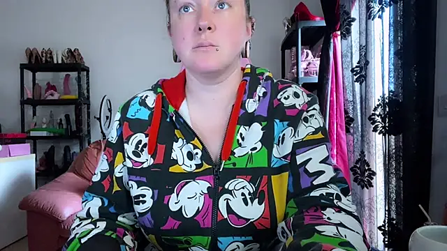 kisicaxx online show from March 24, 2026, 10:37 am