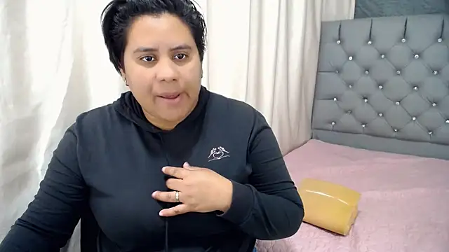 hotlesby4uxxx online show from December 3, 2024, 7:39 pm