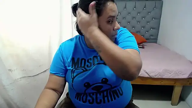 hotlesby4uxxx online show from January 9, 2025, 8:11 pm