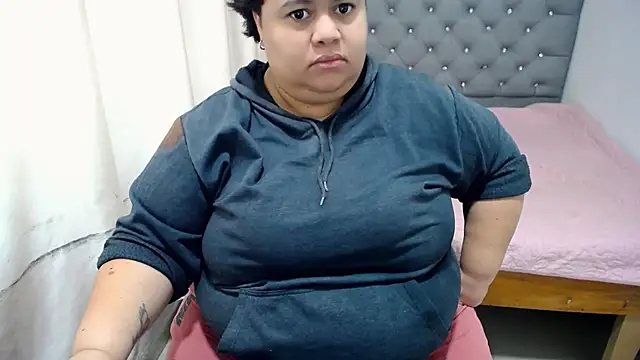 hotlesby4uxxx online show from December 4, 2024, 7:39 pm