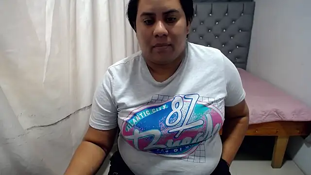 hotlesby4uxxx online show from January 10, 2025, 7:43 pm