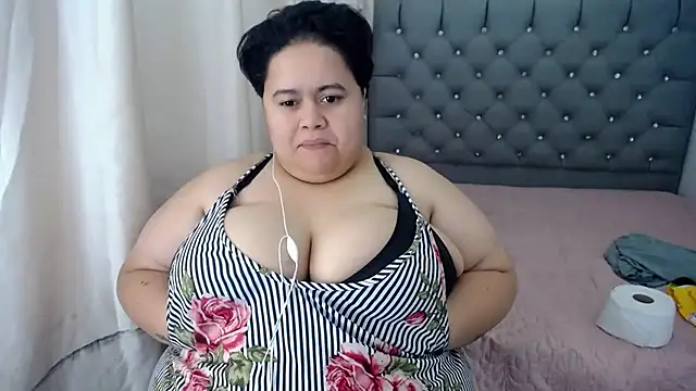 hotlesby4uxxx online show from December 11, 2024, 11:00 pm