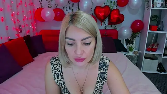 Snapshot of LunaBellucci chatting on February 1, 2026, 8:56 am LunaBellucci online show from February 1, 2026, 8:56 am