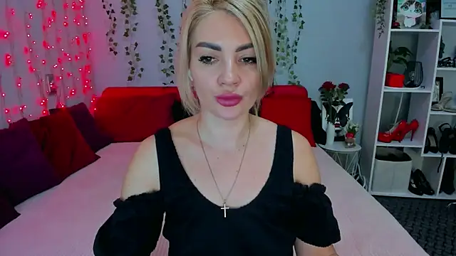 Snapshot of LunaBellucci chatting on February 23, 2026, 12:17 pm LunaBellucci online show from February 23, 2026, 12:17 pm