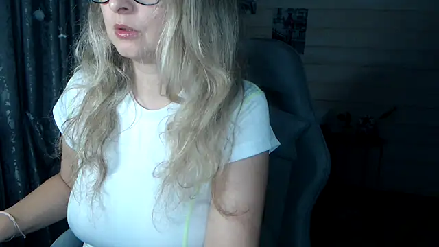 Snapshot of RubiLakros chatting on November 26, 2025, 8:09 pm RubiLakros online show from November 26, 2025, 8:09 pm