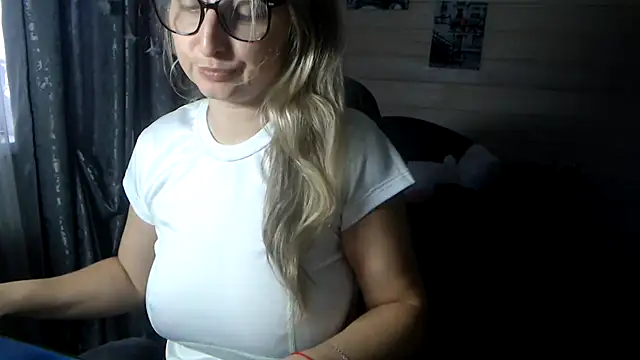 Snapshot of RubiLakros chatting on November 3, 2025, 10:52 am RubiLakros online show from November 3, 2025, 10:52 am