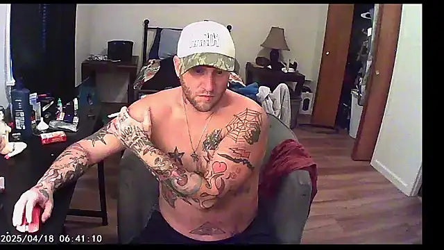 Snapshot of Livingpuddle chatting on August 2, 2026, 5:54 pm Livingpuddle online show from August 2, 2026, 5:54 pm