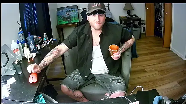 Snapshot of Livingpuddle chatting on July 28, 2026, 2:46 pm Livingpuddle online show from July 28, 2026, 2:46 pm