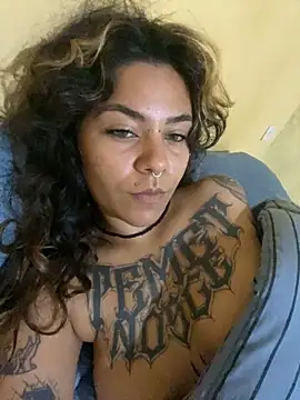 donnaluna online show from October 17, 2025, 1:35 pm