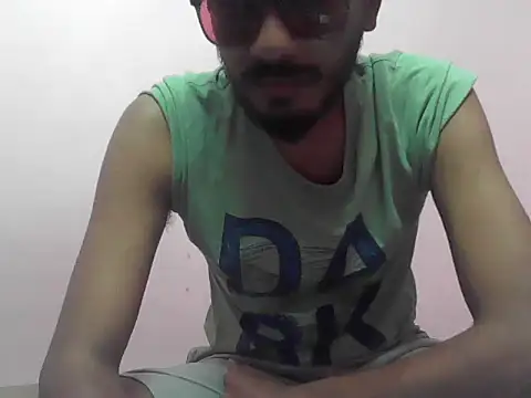 Snapshot of lovelyking87 chatting on October 25, 2025, 2:11 am lovelyking87 online show from October 25, 2025, 2:11 am