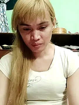 Snapshot of QueenSoreal chatting on June 6, 2026, 12:54 pm QueenSoreal online show from June 6, 2026, 12:54 pm