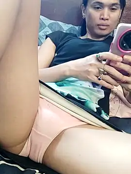 QueenSoreal online show from April 15, 2026, 1:44 am