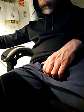 verylargecock online show from January 7, 2026, 7:57 am