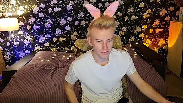 Snapshot of Vuitton chatting on April 6, 2026, 5:14 pm Vuitton online show from April 6, 2026, 5:14 pm