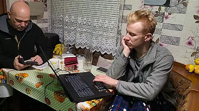 Snapshot of Vuitton chatting on April 15, 2026, 6:56 pm Vuitton online show from April 15, 2026, 6:56 pm