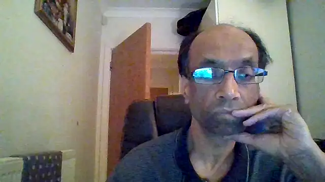 rauncher1 online show from September 17, 2025, 8:33 pm