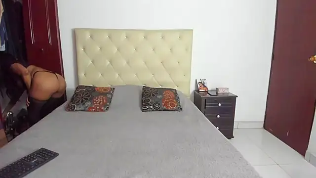 Snapshot of LUISSA_ chatting on November 18, 2025, 12:30 pm LUISSA online show from November 18, 2025, 12:30 pm