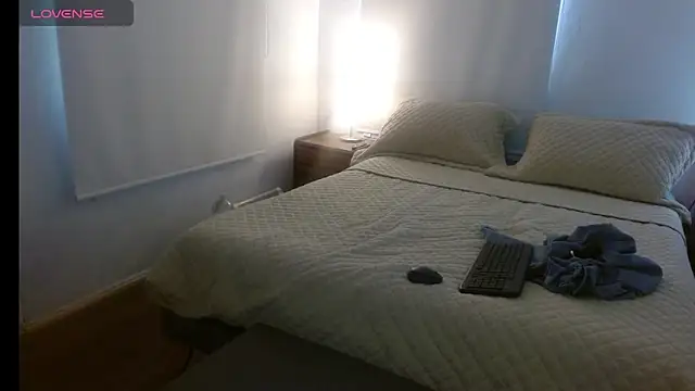 Snapshot of bella_savati chatting on October 23, 2025, 6:50 pm bella savati online show from October 23, 2025, 6:50 pm