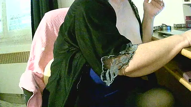 Snapshot of douceur63 chatting on November 24, 2025, 11:21 am douceur63 online show from November 24, 2025, 11:21 am