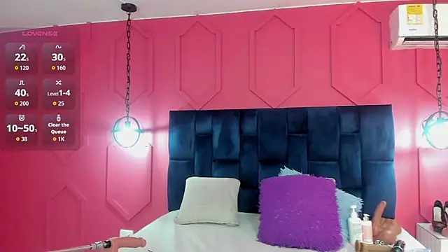 Snapshot of chantall1375 chatting on November 25, 2025, 11:21 am chantall1375 online show from November 25, 2025, 11:21 am