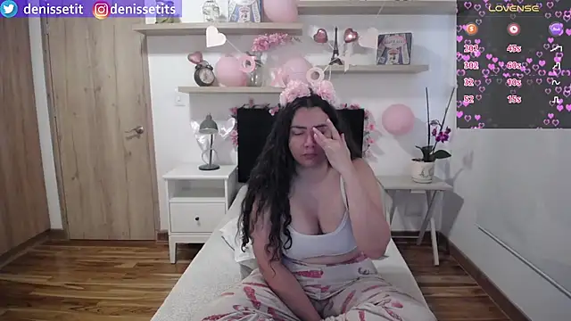 DenisseTits online show from April 2, 2026, 1:40 pm