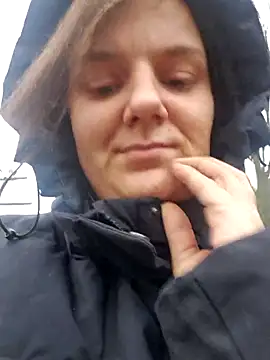 Cutegirlforyou online show from December 3, 2025, 9:42 am