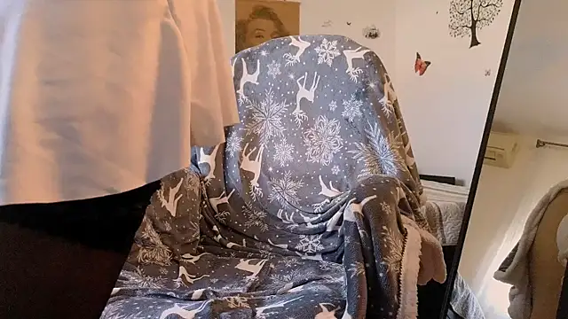 elacoquette online show from April 3, 2026, 2:12 pm