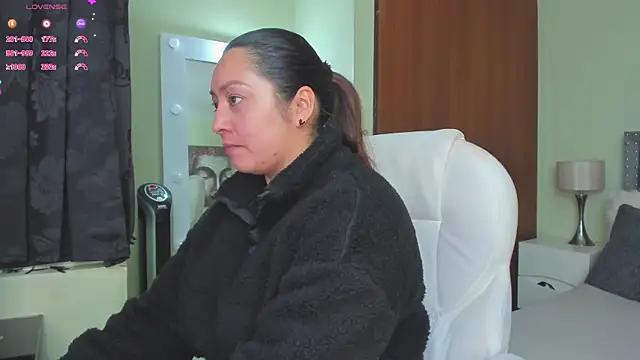 Snapshot of Kyllie_B chatting on February 18, 2025, 2:27 am Kyllie B online show from February 18, 2025, 2:27 am