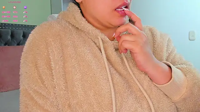 Snapshot of Kyllie_B chatting on November 25, 2025, 2:34 am Kyllie B online show from November 25, 2025, 2:34 am