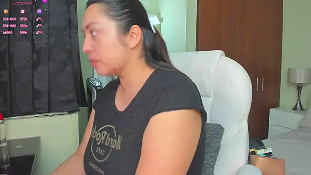 Snapshot of Kyllie_B chatting on March 18, 2025, 2:29 am Kyllie B online show from March 18, 2025, 2:29 am