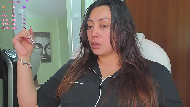 Snapshot of Kyllie_B chatting on February 25, 2025, 1:09 am Kyllie B online show from February 25, 2025, 1:09 am