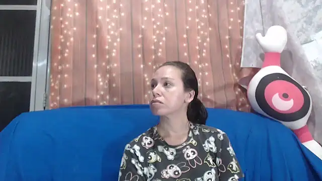 Venusluxodomme online show from February 15, 2026, 2:23 am