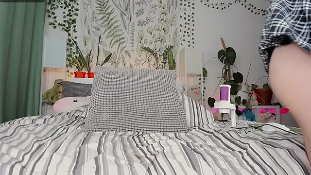 Snapshot of sierra_diamond chatting on December 18, 2024, 7:52 pm sierra diamond online show from December 18, 2024, 7:52 pm