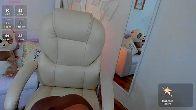 Snapshot of zobe_love chatting on March 17, 2025, 7:58 pm zobe love online show from March 17, 2025, 7:58 pm