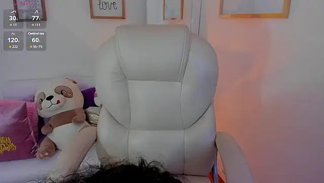 Snapshot of zobe_love chatting on December 18, 2025, 5:28 pm zobe love online show from December 18, 2025, 5:28 pm