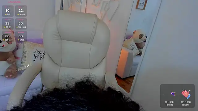 Snapshot of zobe_love chatting on March 17, 2025, 4:54 pm zobe love online show from March 17, 2025, 4:54 pm