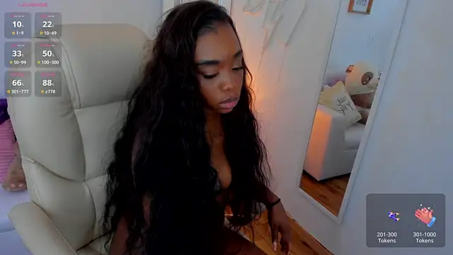 Snapshot of zobe_love chatting on March 15, 2025, 4:57 am zobe love online show from March 15, 2025, 4:57 am